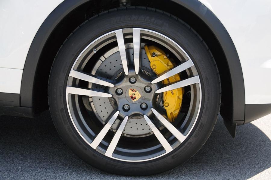  Porsche Cayenne 2011 года  (фото 80 из 107)
